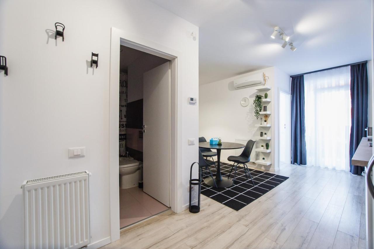 Trendy Apartment Near City Center Oradea Extérieur photo